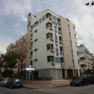 Отель Gueleryuez 2 **